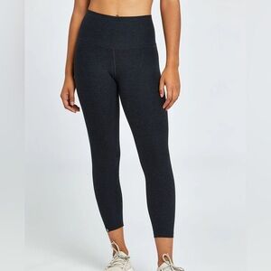 Oiselle Lux Life 3/4 Tights. Black Size 8.